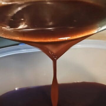 finished currant glaze being poured