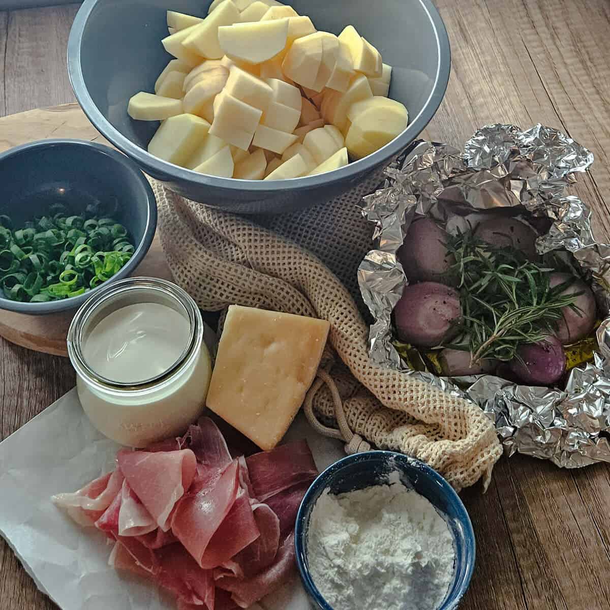 the ingredients for the potato and shallot soup with crispy prosciutto