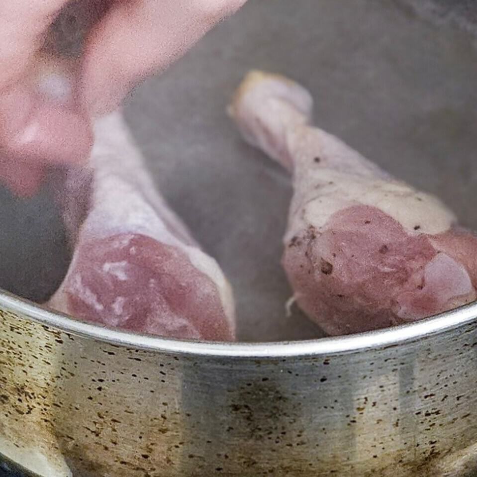 searing the chicken legs for the chicken cottage pie