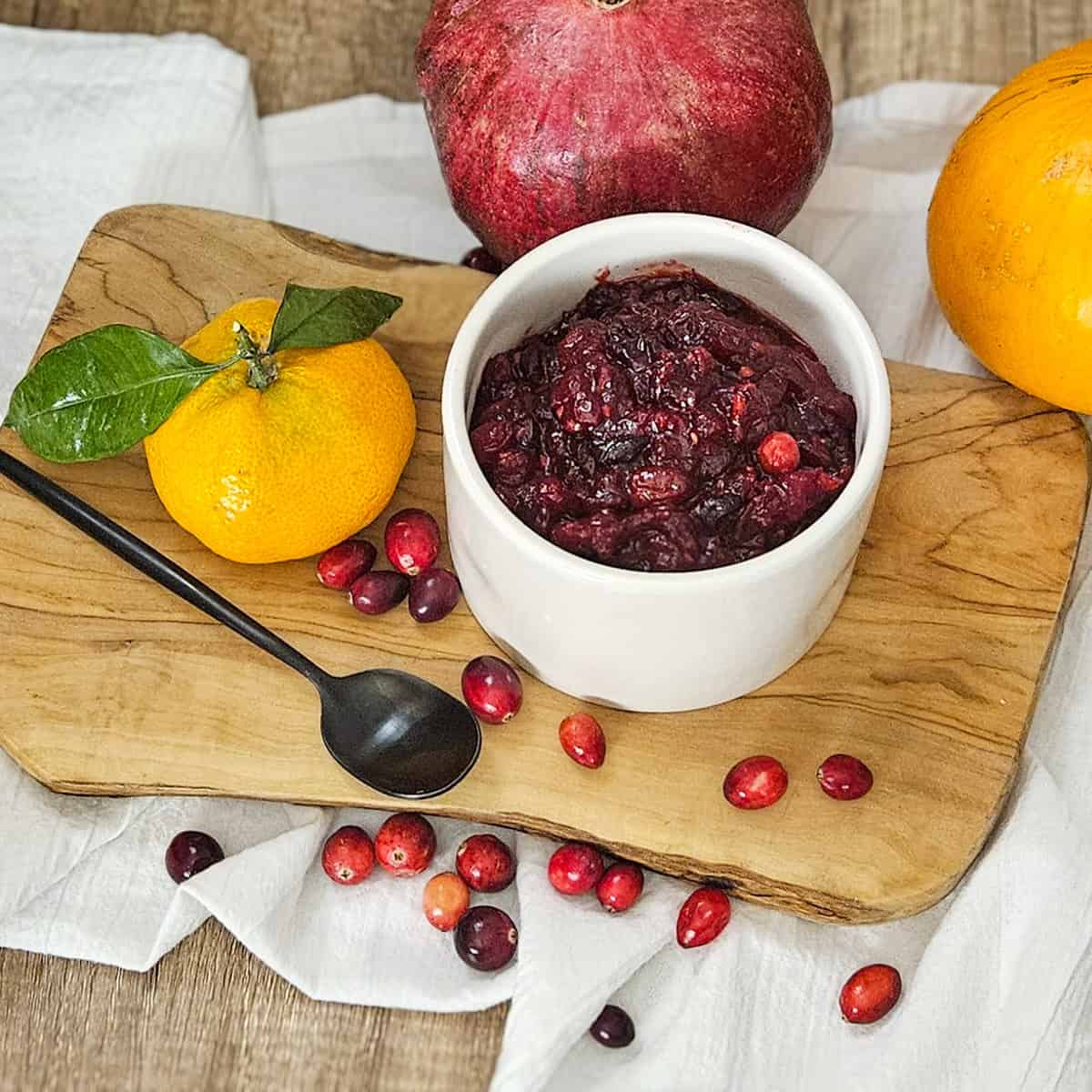 Rich homemade cranberry pomegranate sauce with fresh citrus and cranberries for delicious flavors.
