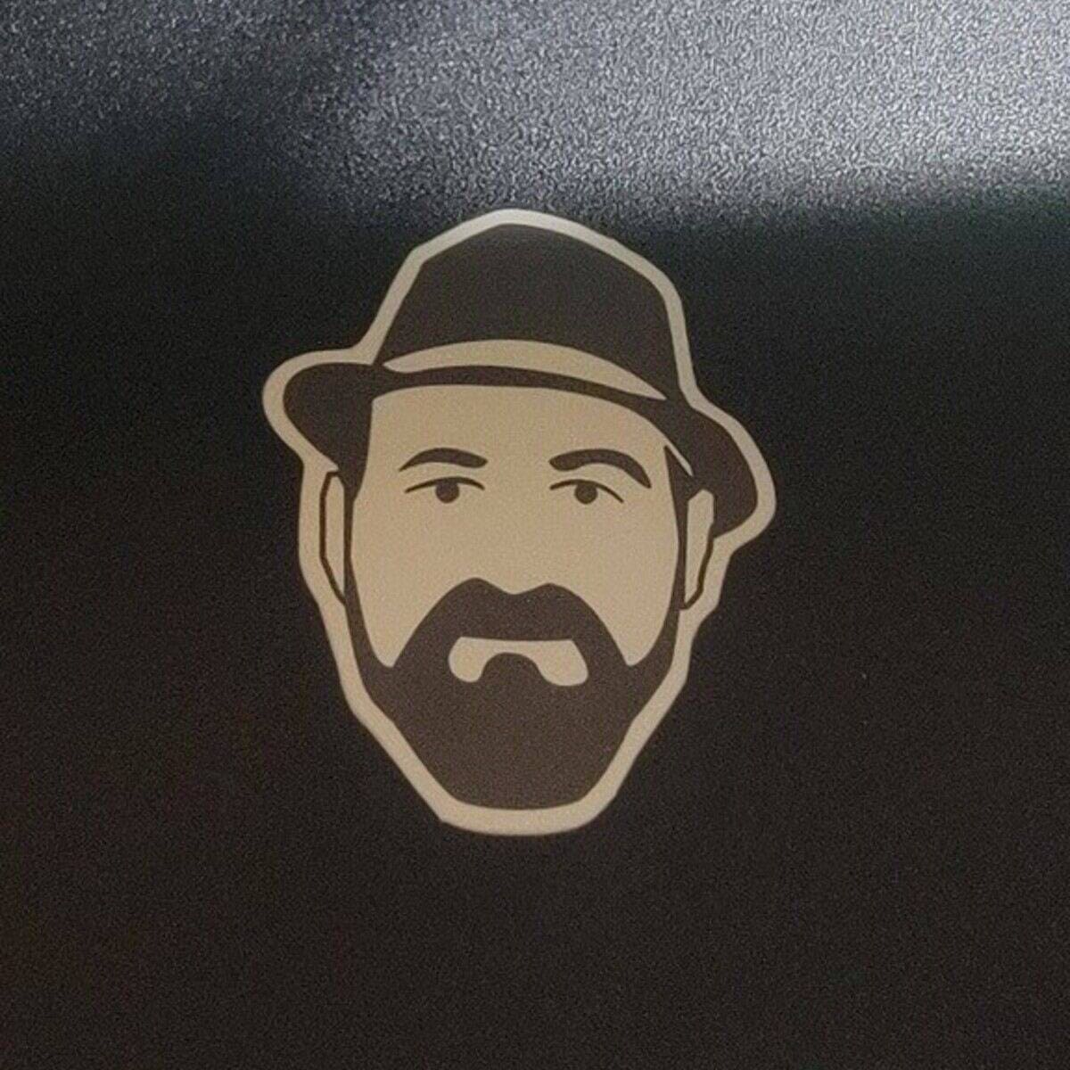 A sticker of the logo for thev substack side dish with Shniper